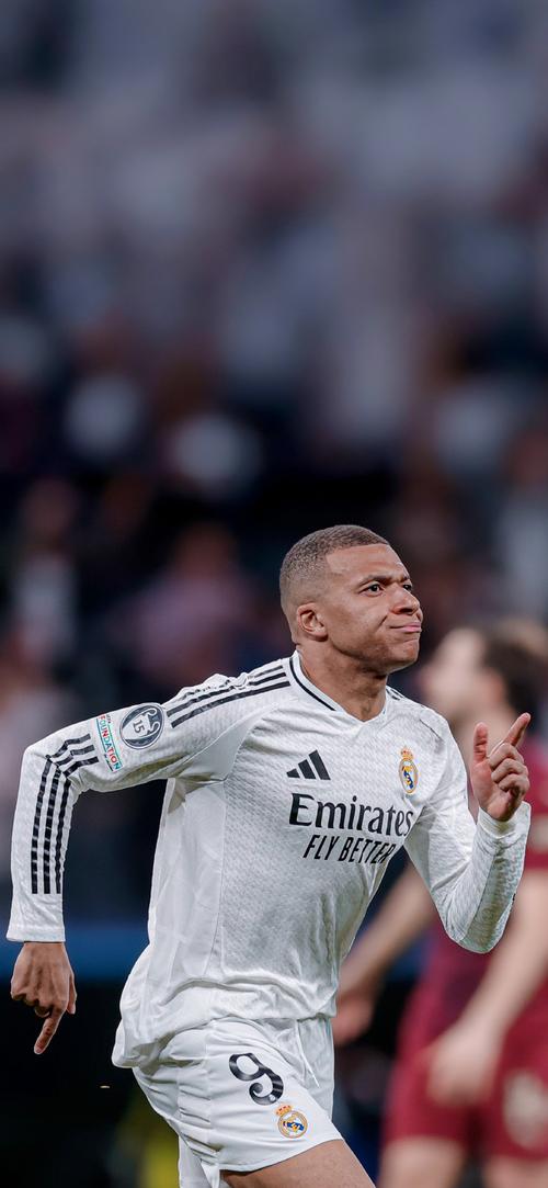 西班牙足协宣传反家暴：面对家庭暴力，直接出示红牌