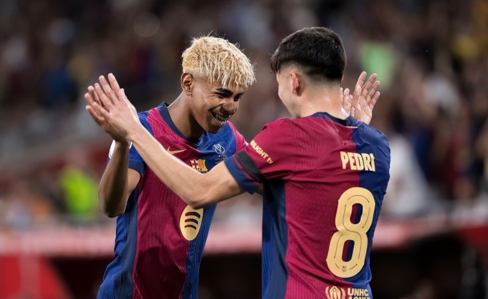 冬窗大戏开启！曼联中场或离队，利物浦寻萨拉赫接班人