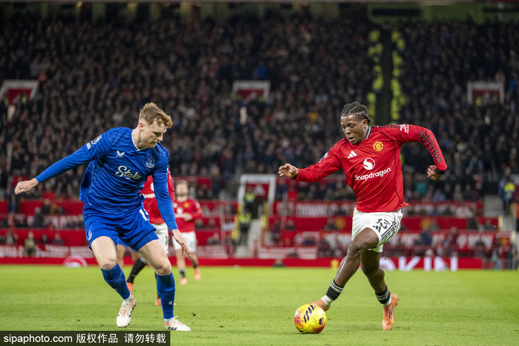 洛里：温哥华的人造草皮质量太差，在这样的场地比赛不可接受