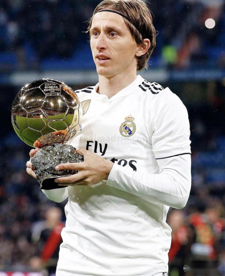 泰州队巴特“苏超”夺冠后缅怀父亲：我还在这条路上努力着